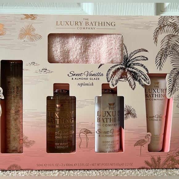 The Luxury Bathing Company Sweet Vanilla & Almond Glaze Bath/Self Care Set - 5pc - Picture 3 of 8